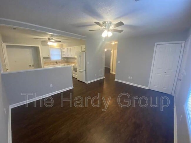 Building Photo - 604 Cedar Crest Dr