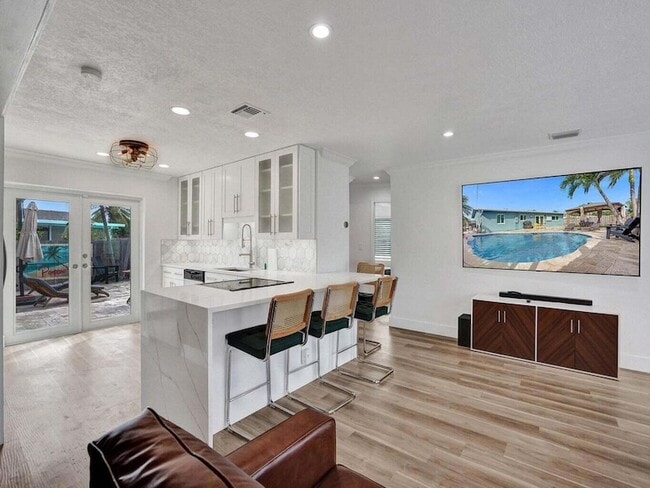 Building Photo - 2750 NE 10th Ave