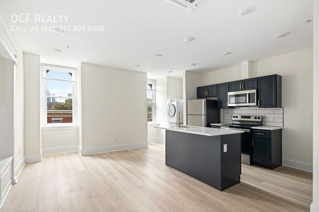 Building Photo - Modern Renovated Fairmount Studio Apartment