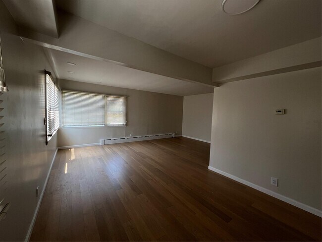 Building Photo - 477 W Park Ave