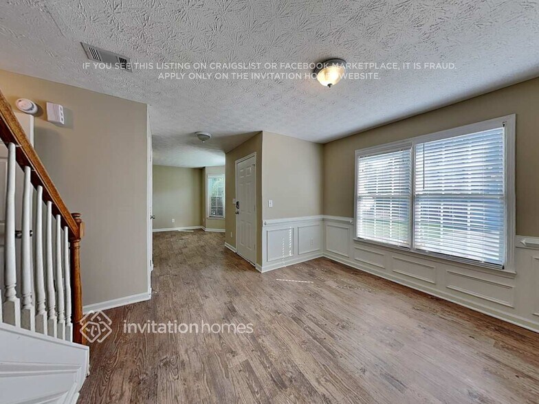 Building Photo - 3925 Riversong Dr NW