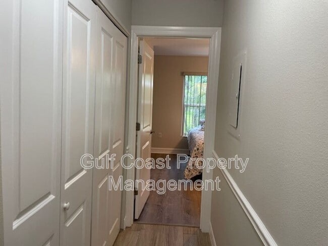 Building Photo - 3360 S Osprey Ave