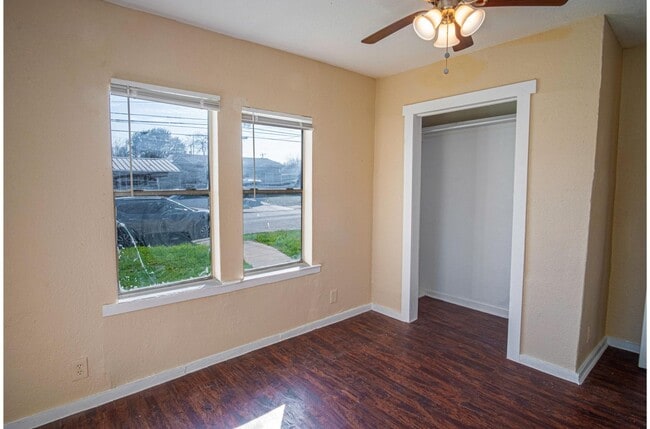 Building Photo - Great Home Near AT&T Center and Downtown!