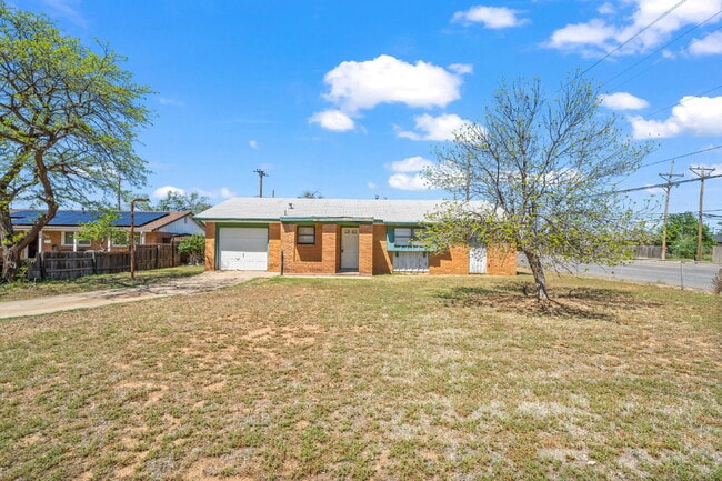 Primary Photo - Updated Home w/ Large Backyard, Minutes fr...