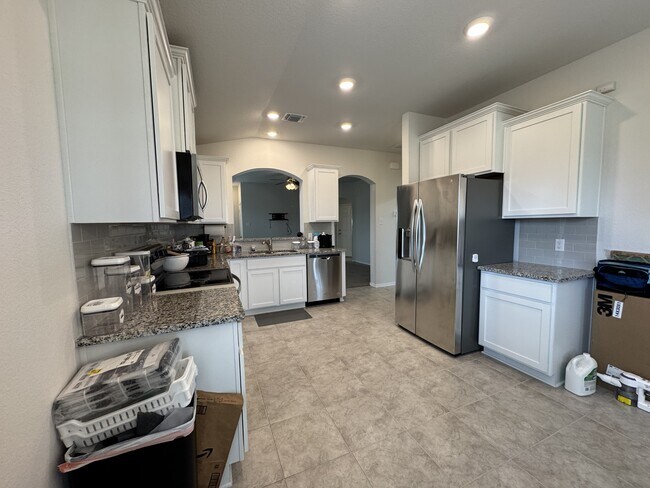 Building Photo - 8506 Stonehollow Dr