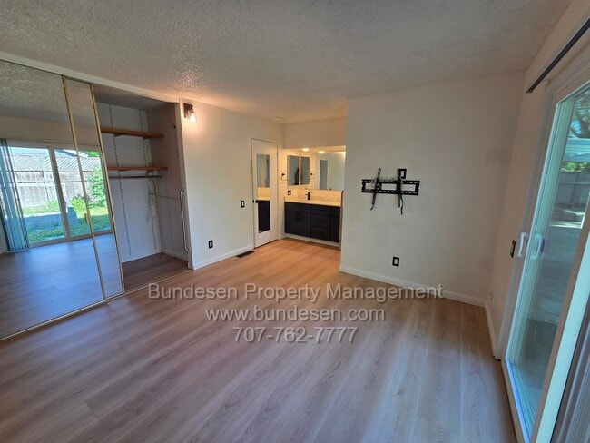 Building Photo - Charming updated 3-Bedroom, 2 bathroom Home with Expansive Outdoor Living in Rohnert Park