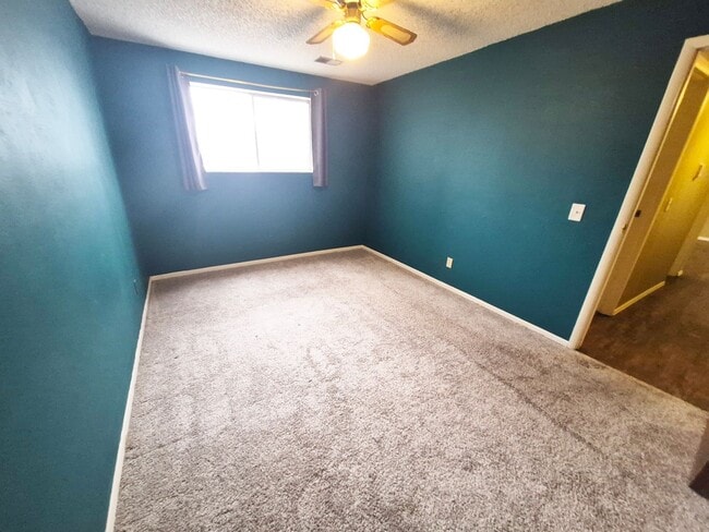 Building Photo - Great Condo in Golden