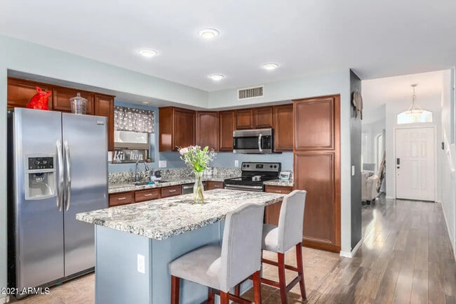 Building Photo - Surprise 4br With Pool
