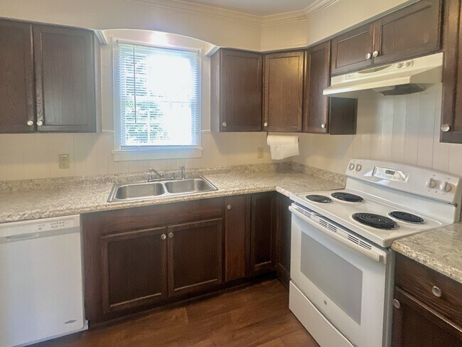 Building Photo - 1604 Garland Pl