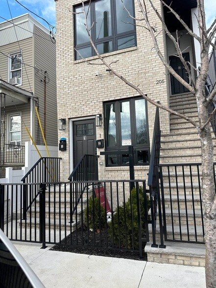 Building Photo - 206 Fulton Ave