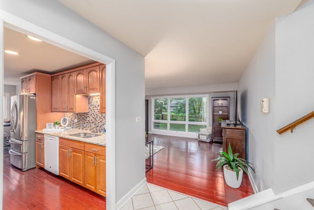 Building Photo - 21W021 Marlborough Ln