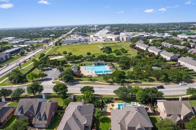 Building Photo - 1322 Tumbling River Dr