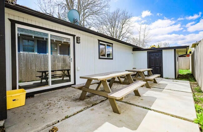 Building Photo - 4541 NE 19th Ave