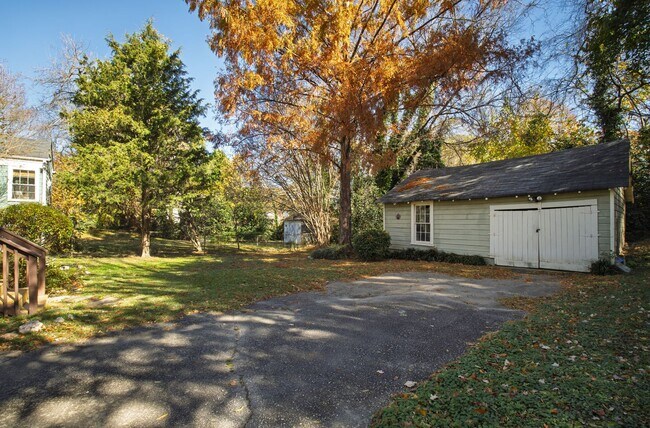 Building Photo - Charming Updated Bungalow in Raleigh’s Mordecai District!
