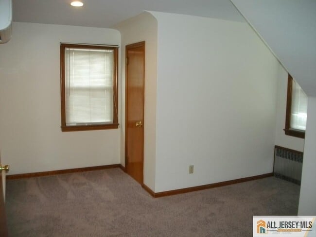 Building Photo - 6 Linwood Pl