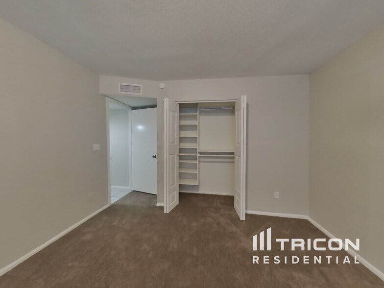 Building Photo - 850 W Lobo Ave