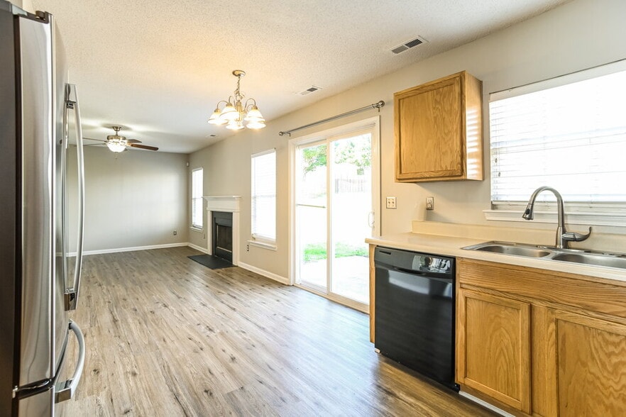 Building Photo - 426 Havenbrook Way NW