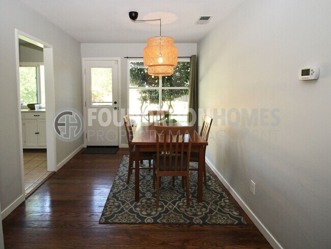 Building Photo - Charming 3 bed, 2 bath home nestled on a l...