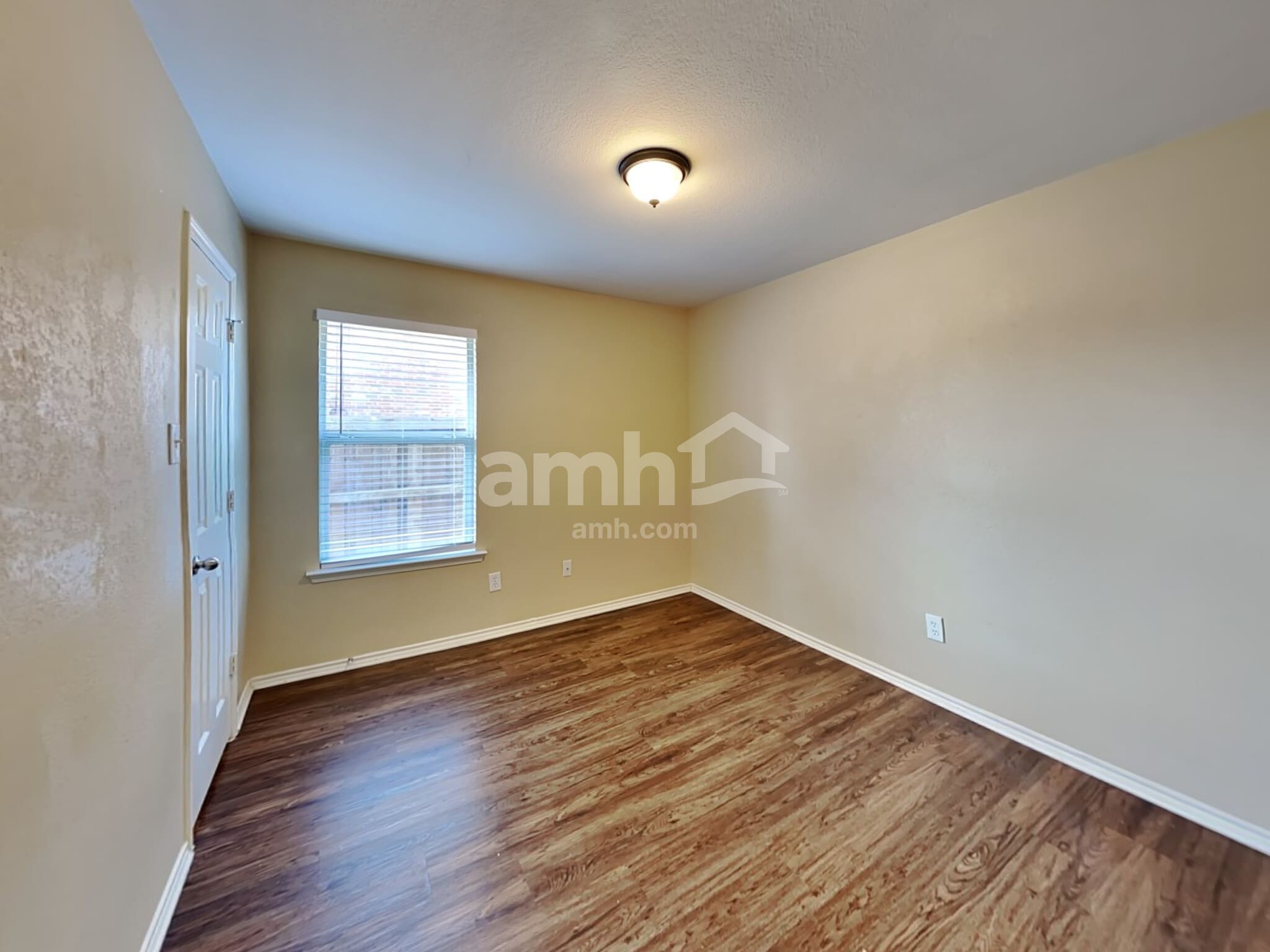 Building Photo - 905 Zoe St