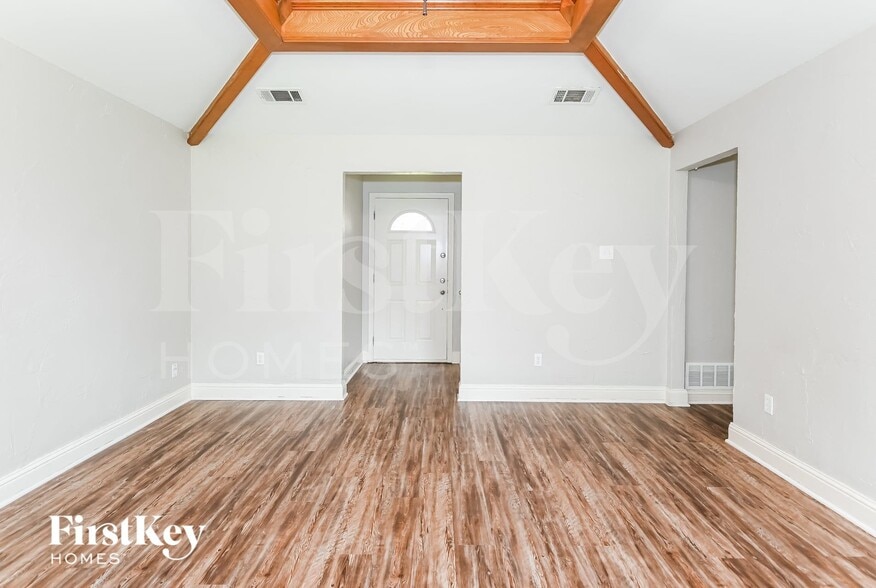 Building Photo - 302 Apache Dr