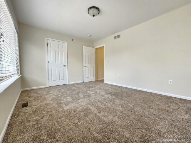 Building Photo - 1493 Silverbrook Ridge Dr