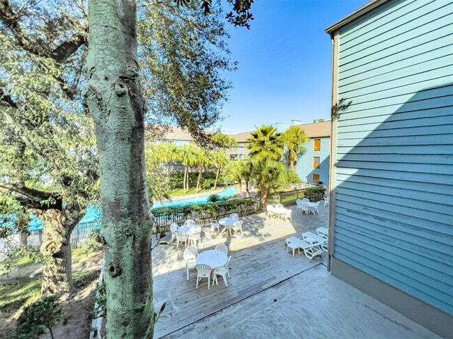 Building Photo - 8100 Seawall Blvd