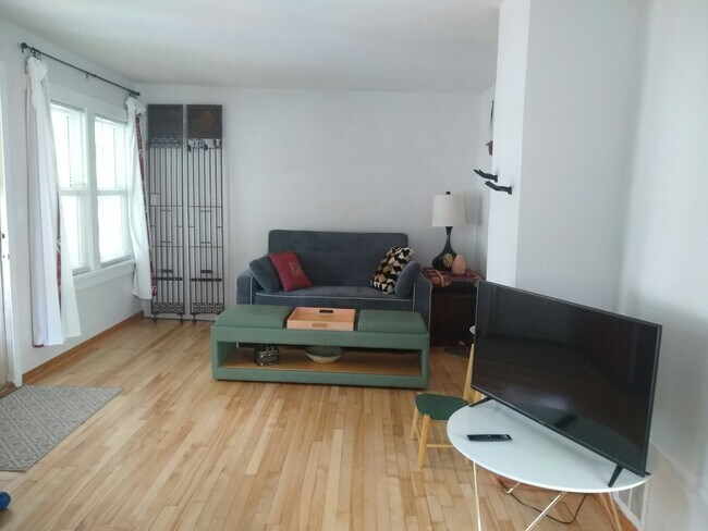 Primary Photo - 2035 E Dayton St