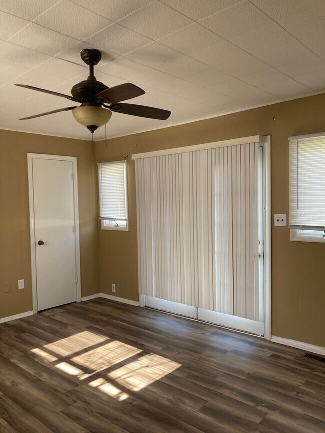 Building Photo - 3 bedroom 1 bath