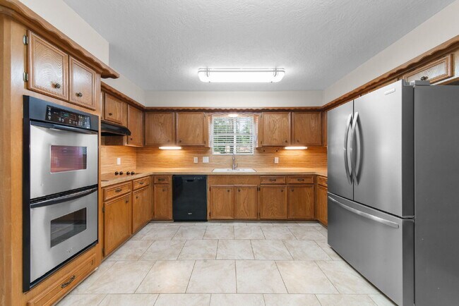 Building Photo - Experience the Golf Course Lifestyle in Panorama Village Enjoy the best of community living in th...