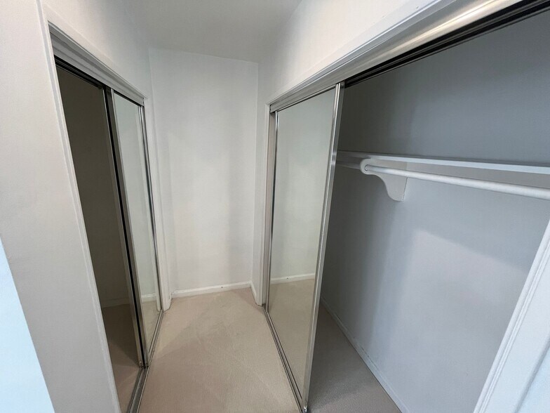 Building Photo - 358 S Gramercy Pl