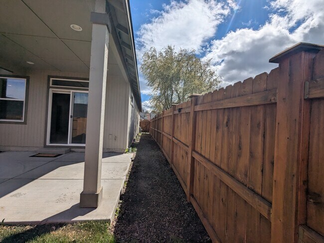 Building Photo - 3667 SW Pumice Stone Ave