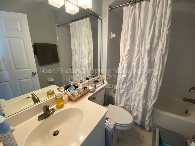 Building Photo - 1412 1st St N