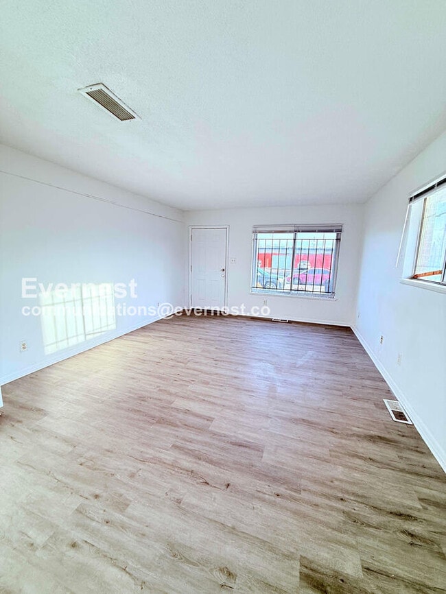 Building Photo - 14439 Kent St