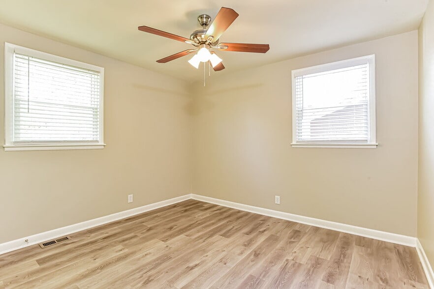 Building Photo - 4983 Karen Ray Dr