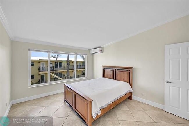 Building Photo - 1041 Hillsboro Mile