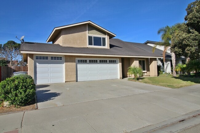 Primary Photo - Oxnard | 4 bedroom + 2.5 bathroom Single F...