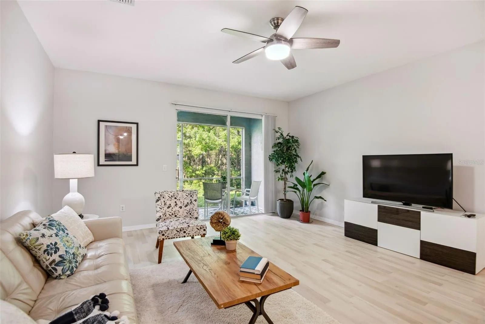 Living room - 18108 Nassau Point Dr