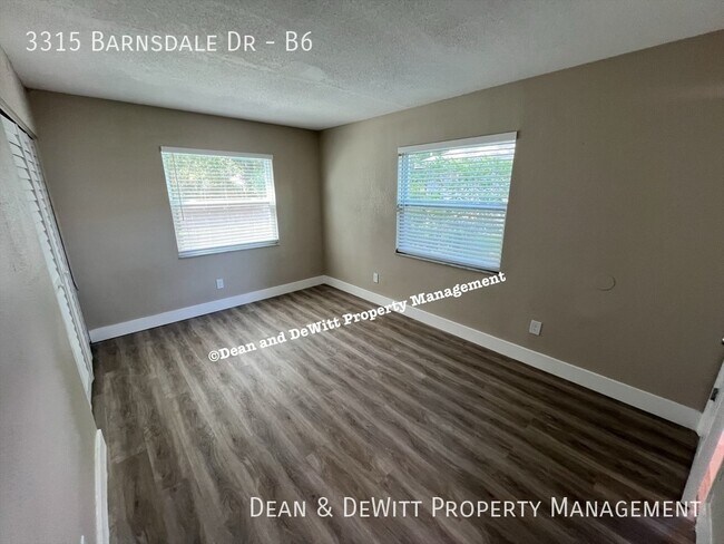 Building Photo - 3315 Barnsdale Dr