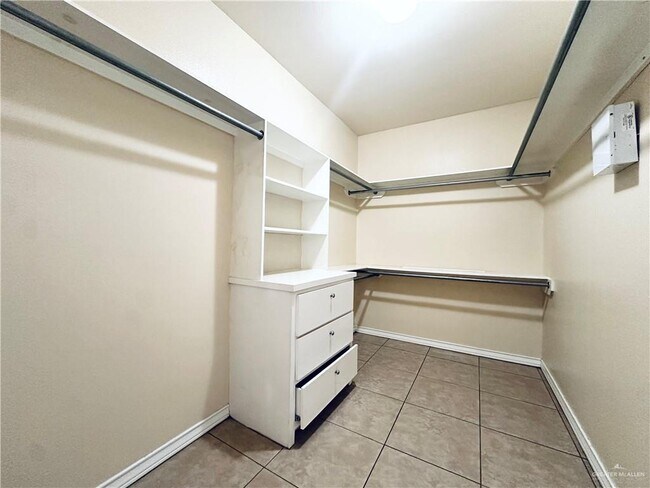 Building Photo - 3909 Country Meadows Dr