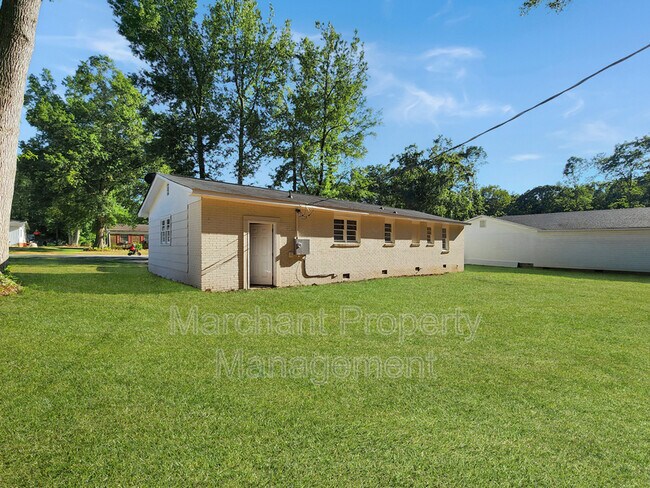 Building Photo - 111 Susan Ave