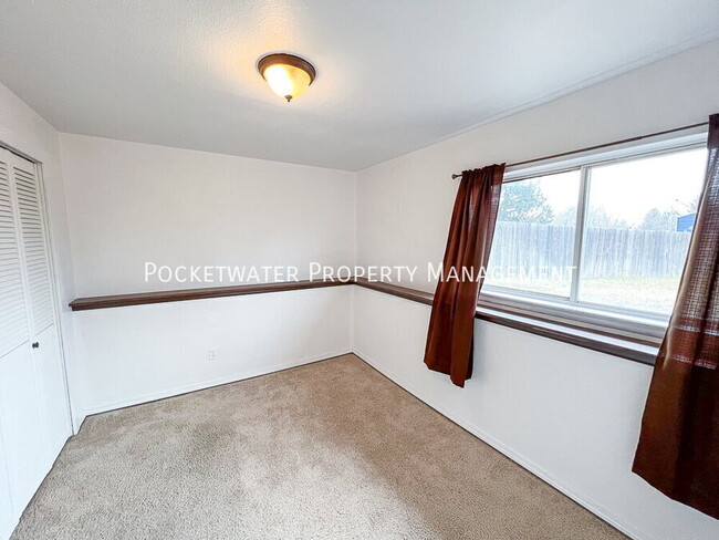 Building Photo - 2207 Tulip St