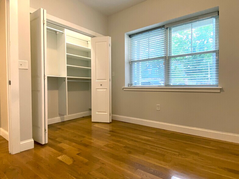 Building Photo - 58 Kent St