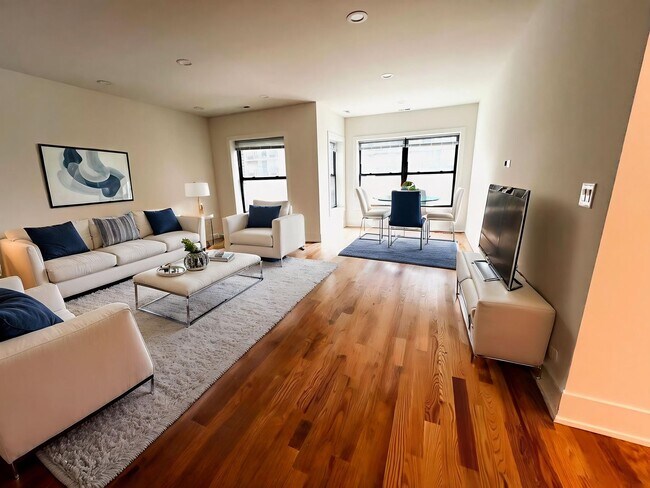 Building Photo - New Renovation 2 BR/2 BA right by the lake!