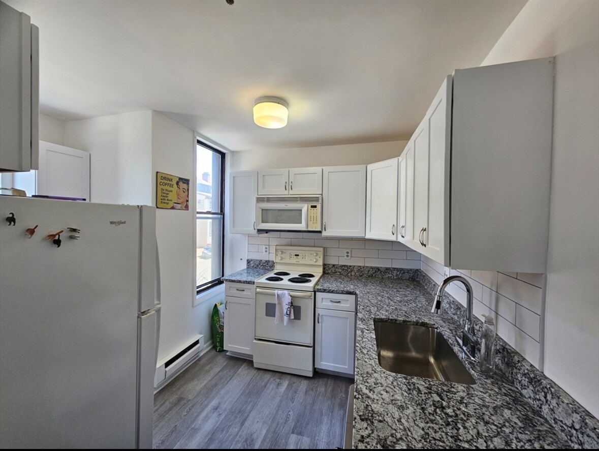 Remodelled kitchen - 1480 Commonwealth Ave