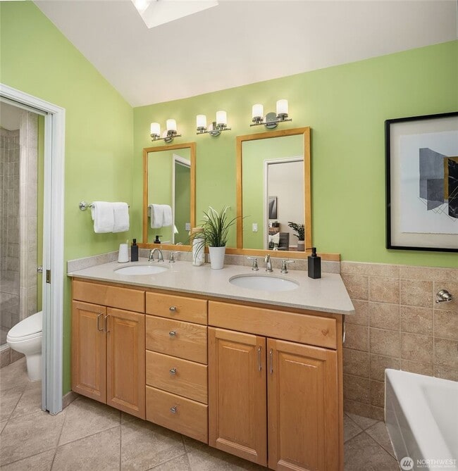 Building Photo - 5bd/4ba Mercer Island Home