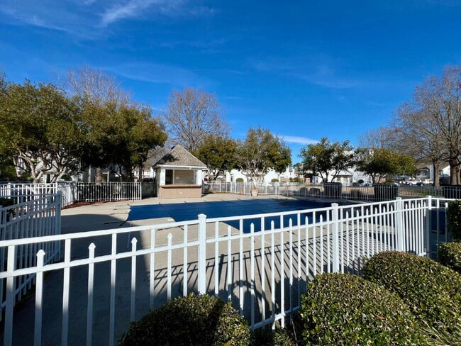 Building Photo - Two bedroom home in the heart of Ocean Lakes