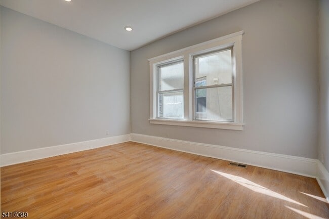 Building Photo - 29 Walnut St