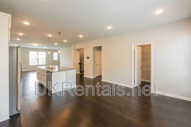 Building Photo - 2182 Talmai Dr