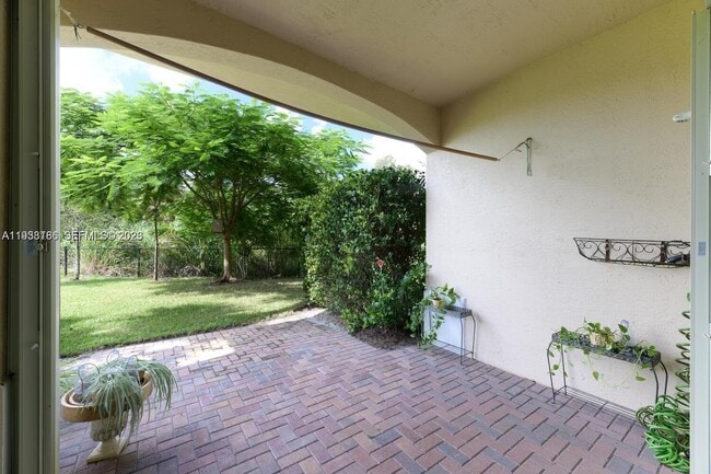 Building Photo - 250 SW Walking Path