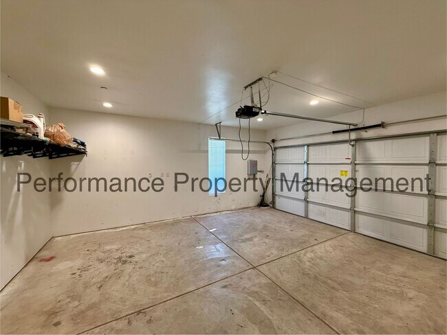 Building Photo - 7215 Canyon Creek Dr